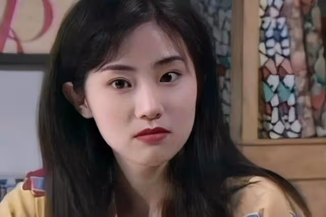 香港女星顏值抗打,開減肥公司身家3億,為討富商歡心給對方洗腳