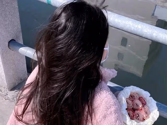 我當保姆每月賺6000,兒子讓我給他丈母娘5000,說她帶孩子辛苦