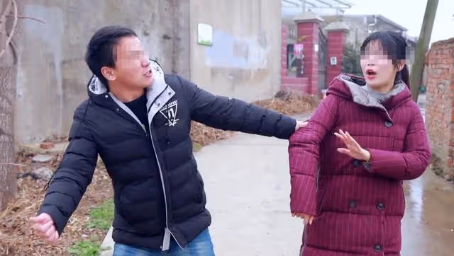 故事:妹妹學費差一萬,老公不肯借,看到外甥的禮物,我決定離婚