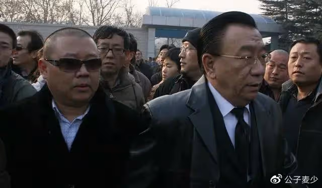 越老越不正經!年紀一大把還桃色新聞不斷,這3位藝人晚節不保