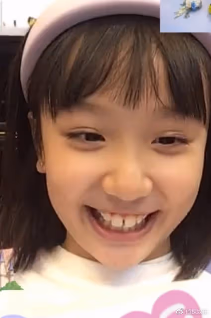 張丹峰否認婚變後曬女兒近照,9歲彤彤越長越美,和媽媽洪欣超像