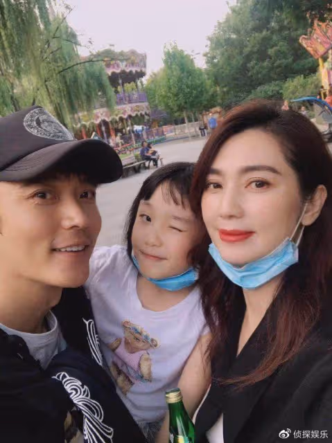 張丹峰否認婚變後曬女兒近照,9歲彤彤越長越美,和媽媽洪欣超像
