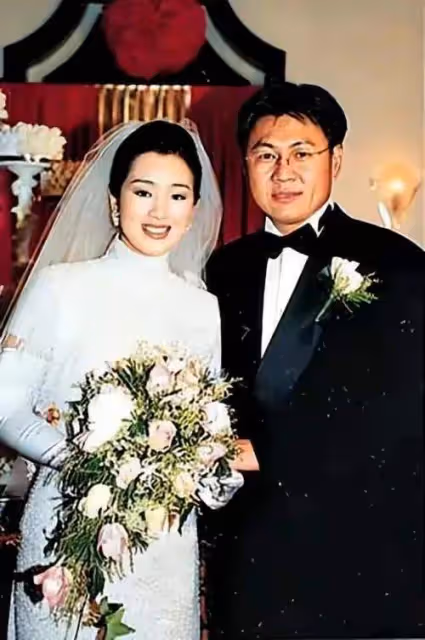 說鞏俐代表法國來訪問中國只為炫耀的,原因是鞏俐的新加坡國籍吧