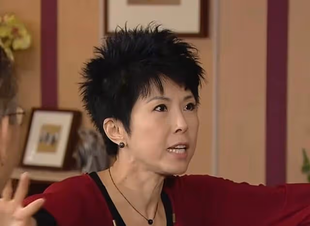香港知名女星罕露面，做骨髓檢驗被曝患重病，與富貴女友恩愛十年