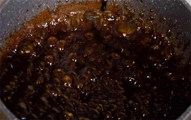 紅糖糍粑，手動敲打20分鐘才能做成的美味，香酥軟糯，飯店必點
