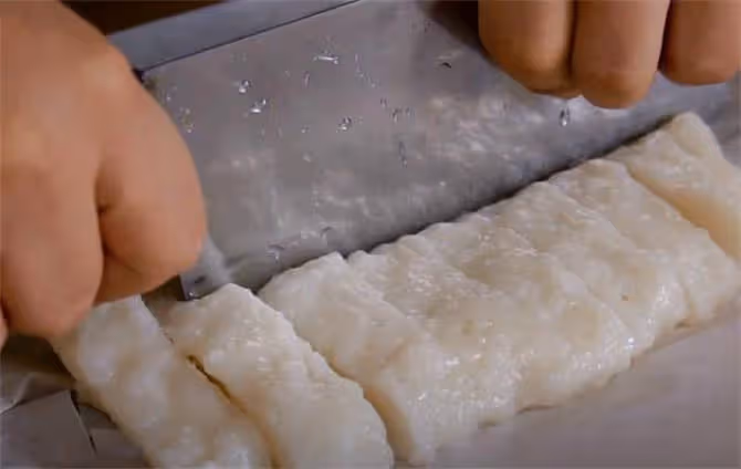 紅糖糍粑，手動敲打20分鐘才能做成的美味，香酥軟糯，飯店必點