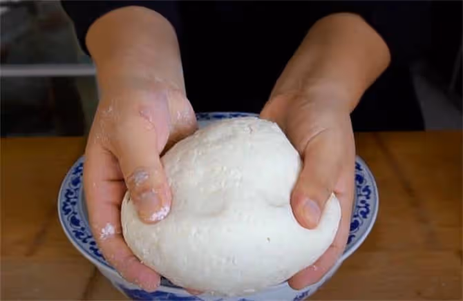 蒸花捲時，記住這個萬能面水比例，不變形不發硬，光滑亮白又省事