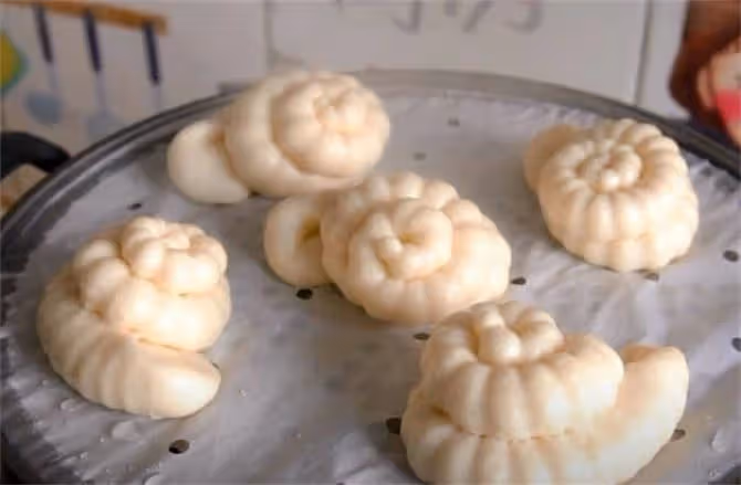 蒸花捲時，記住這個萬能面水比例，不變形不發硬，光滑亮白又省事