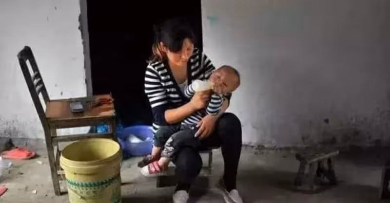 丈夫「拋棄妻女」失蹤半年，女子想要離婚，無意間聽了婆婆的話，她決定外出尋夫