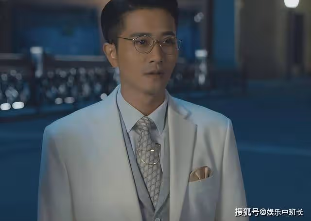 《薄冰》彭冠英多面間諜身份曝光，一個眼神秒殺全場，演技太炸裂了