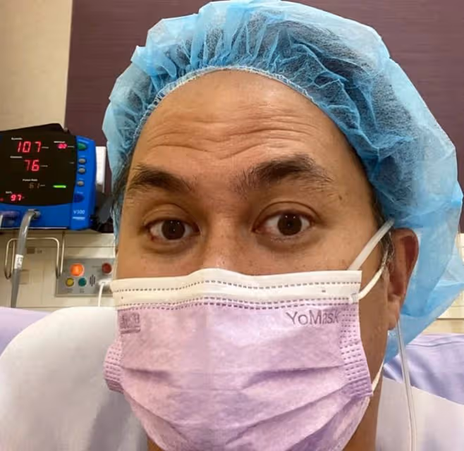 74歲許冠傑開演唱會！唱三哥許冠英的歌引淚目，大哥許冠文當嘉賓