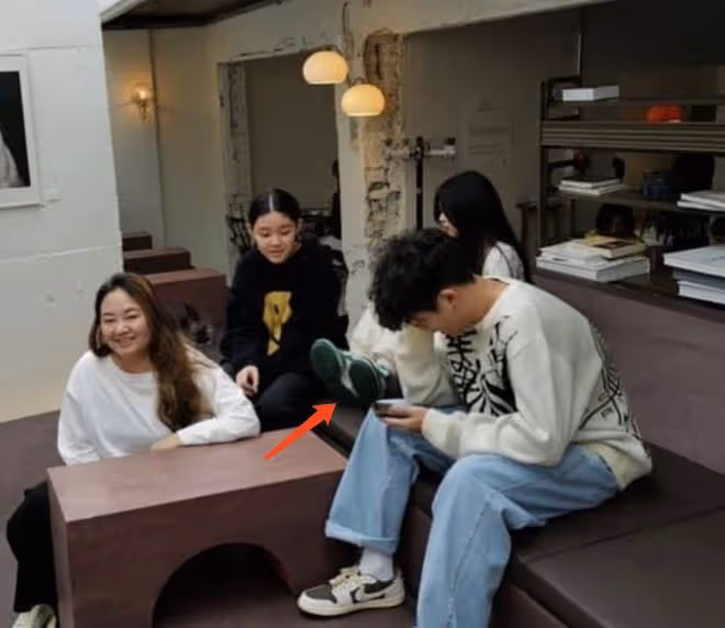 吳速玲帶兒女韓國慶生，Grace露小蠻腰不讓媽媽親，前夫曹格點贊