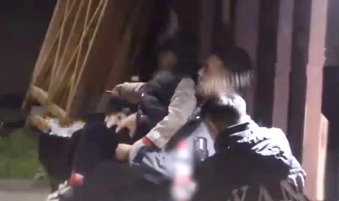 Angelababy拍戲獲兒子探班,6歲小海綿放聲高歌,baby表情好寵溺