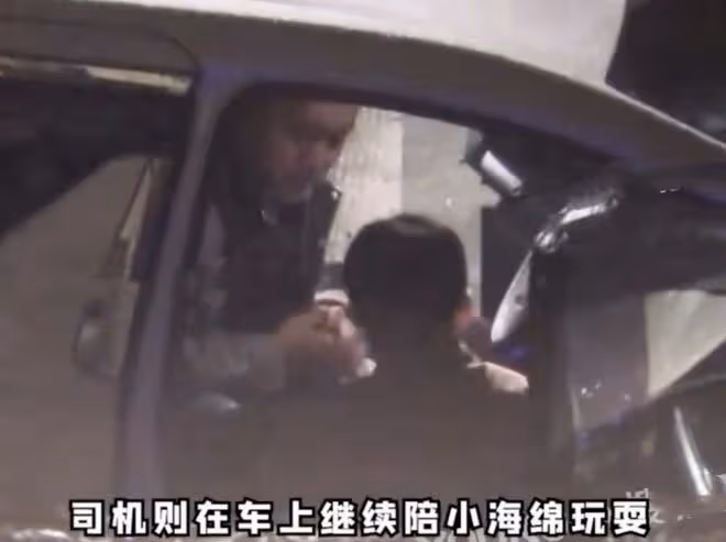 Angelababy拍戲獲兒子探班,6歲小海綿放聲高歌,baby表情好寵溺