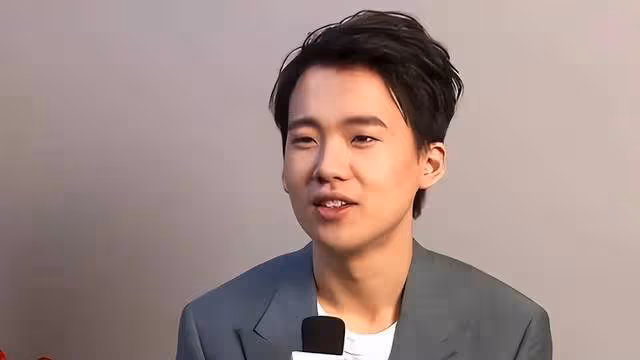 郭麒麟喊話李沁:《人生之路》會拍第二部嗎?李沁的回覆顯情商