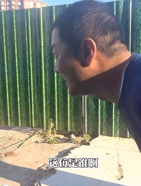 李亞鵬與妻女團聚！來到岳父家婉拒招待，抱怨女兒被曬黑氣氛尷尬
