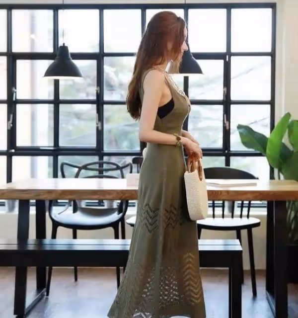 身材曼妙的包臀裙美女,「蝴蝶」弔帶令人眼前一亮!