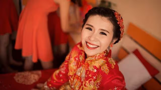 結婚前夕接到婆婆的電話：不掏五萬「接親費」，我們不去迎親