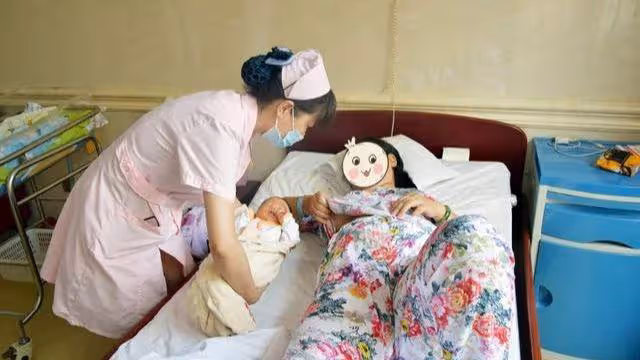 40歲孕婦生產時醫生建議剖腹產,婆婆懇求:要保證我孫子的安全