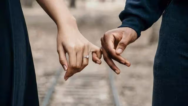我身體不適喊老公去接孩子遭拒:我正忙著呢,沒有空