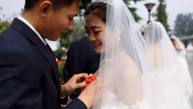 「別讓你父母過來參加婚禮了,他們太土了」「好,那我也不參加」