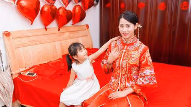 結婚前女方坐地起價,彩禮從10萬變成20萬,新郎父母當場氣暈