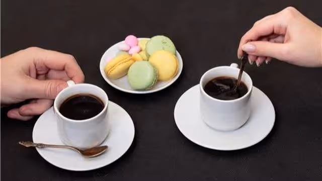 相親地方定在咖啡廳,男方曝光收入被嘲笑:月薪三萬,咋這麼摳門