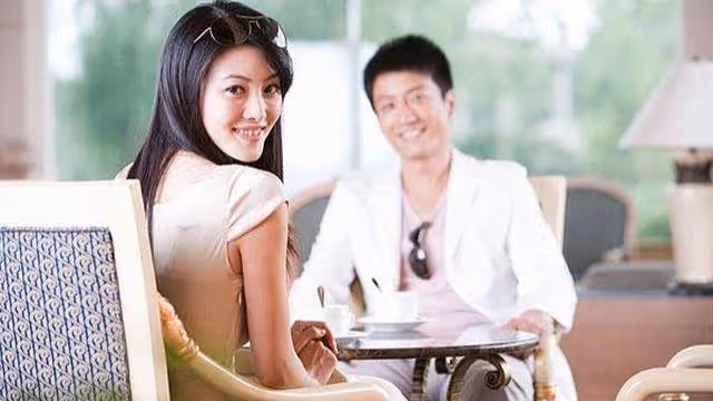 相親地方定在咖啡廳,男方曝光收入被嘲笑:月薪三萬,咋這麼摳門