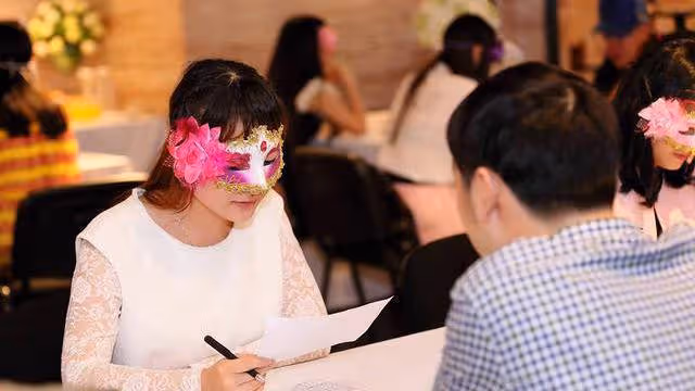 相親時男方主動邀請去高檔餐廳消費，姑娘婉拒：喝杯咖啡就行