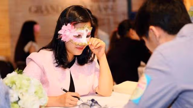相親時男方主動邀請去高檔餐廳消費，姑娘婉拒：喝杯咖啡就行