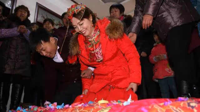 父母不願出5萬彩禮要我當上門女婿，三年後父母上門求養老