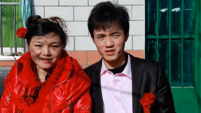 父母不願出5萬彩禮要我當上門女婿，三年後父母上門求養老