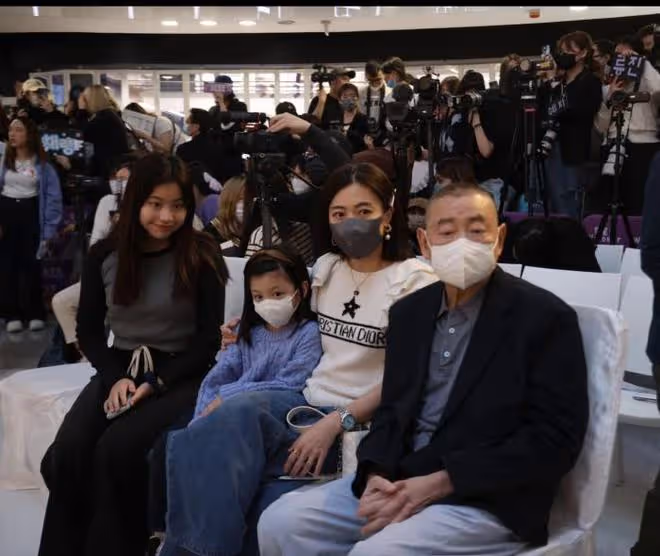 43歲甘比曬和范冰冰聚會,穿萬元上衣同框比美,竟是超10年的閨蜜