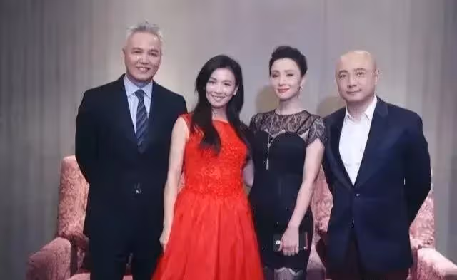 陶虹:時刻很久罕見露臉,身材胖了不少,和朋友喝咖啡心情卻不錯
