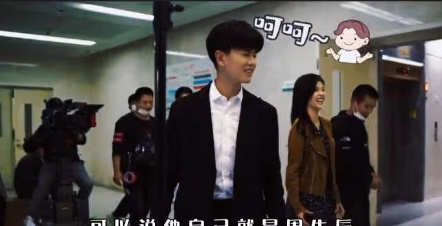 任嘉倫與楊穎逛菜市場，不看女主角就以為是現代版的周生辰