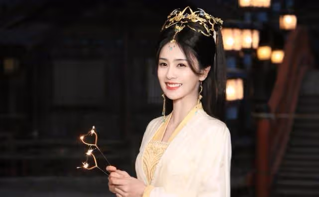 任嘉倫與楊穎逛菜市場,不看女主角就以為是現代版的周生辰