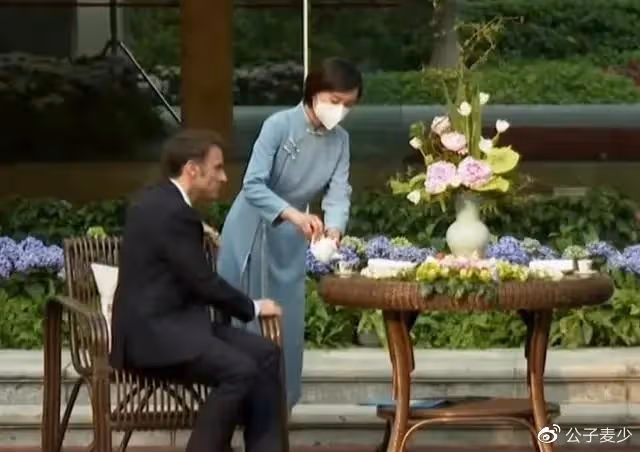 馬克龍亮相中山大學享受巨星待遇!鞏俐缺席,隨行小姐姐火出圈?