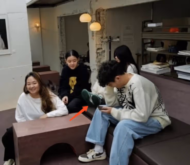吳速玲帶兒女韓國度假慶生，Grace露小蠻腰不讓媽媽親，前夫曹格點贊