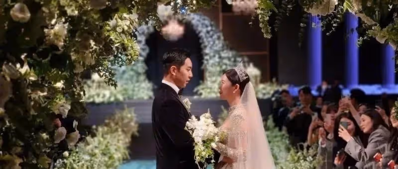 李昇基婚禮現場曝光！新人深情親吻猶如韓劇，半個韓娛圈明星捧場
