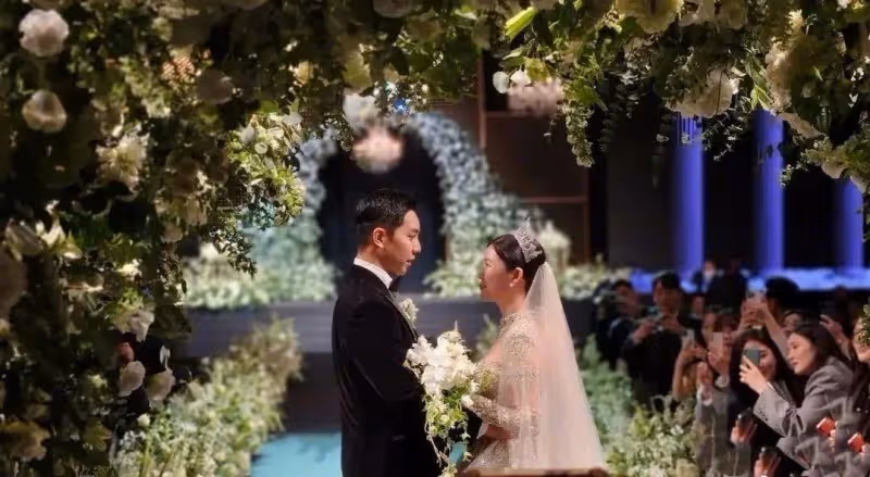 李昇基婚禮現場曝光!新人深情親吻猶如韓劇,半個韓娛圈明星捧場