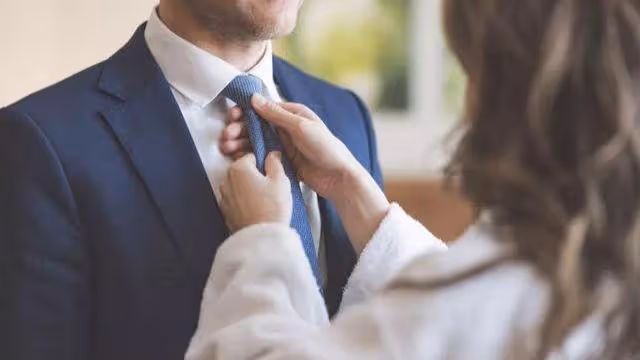 丈夫加班錯過結婚七周年紀念，晚上收到他的紅包，打開後我想離婚