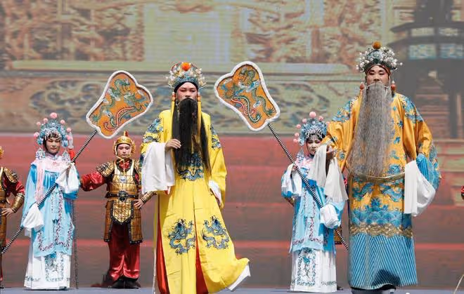 女友被執行188萬成翻版馬蓉?王寶強回鄉唱戲心情佳,直言很幸福