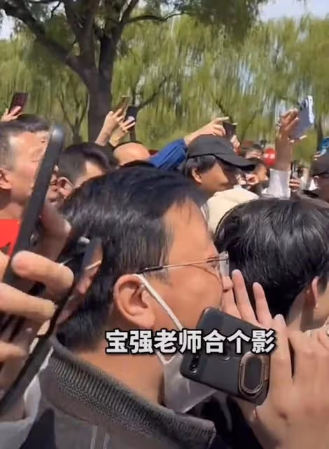 女友被執行188萬成翻版馬蓉?王寶強回鄉唱戲心情佳,直言很幸福