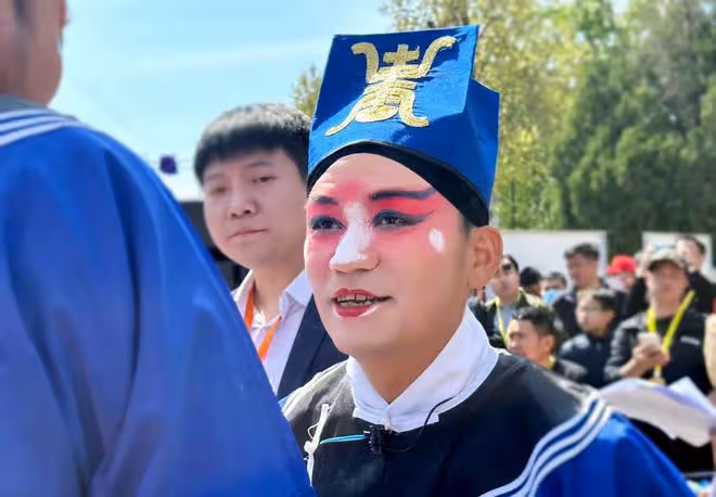 女友被執行188萬成翻版馬蓉?王寶強回鄉唱戲心情佳,直言很幸福