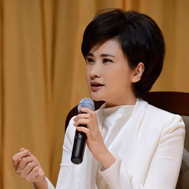 2000年,主持人吳小莉和親哥浙江相認,對方一貧如洗她幫沒幫親哥