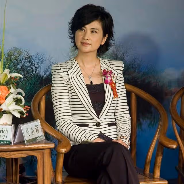 2000年,主持人吳小莉和親哥浙江相認,對方一貧如洗她幫沒幫親哥