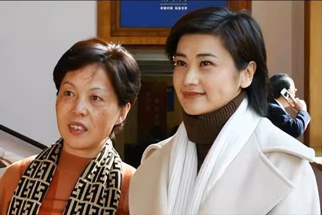 2000年,主持人吳小莉和親哥浙江相認,對方一貧如洗她幫沒幫親哥