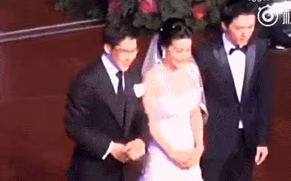 霍啟剛一家爬長城坐索道，郭晶晶牽長女霍中妍，4歲幼女軟萌可愛