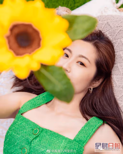41歲陳自瑤曬白滑美乳有感而發！王浩信不點贊被網民寸唔知足