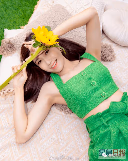 41歲陳自瑤曬白滑美乳有感而發！王浩信不點贊被網民寸唔知足
